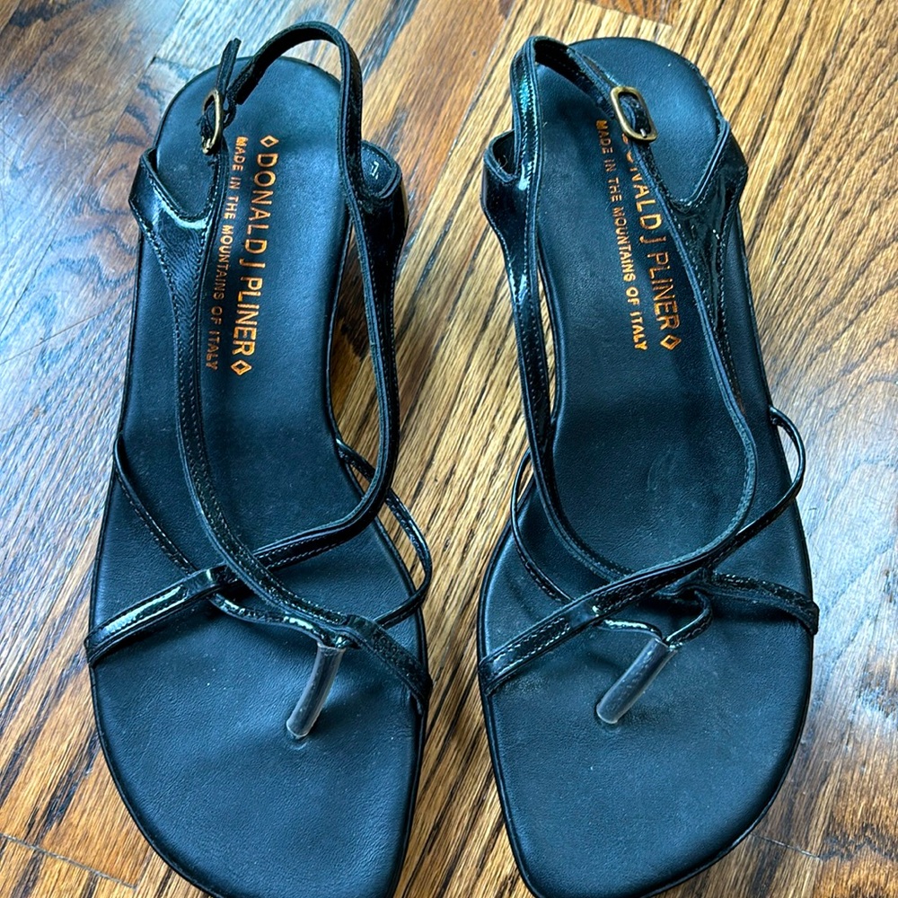 Donald J Pliner blk patent Chava sandal size 7